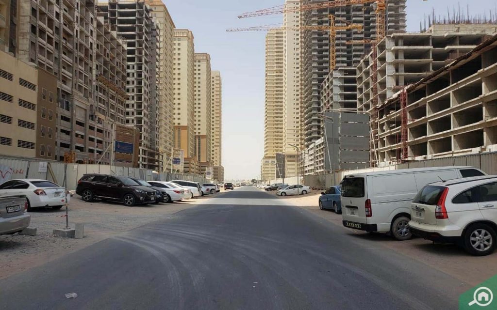 Street-View-of-Emirates-City-1024x640